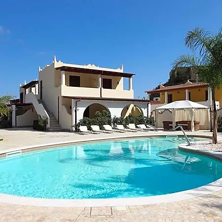 Borgo Eolie 3*