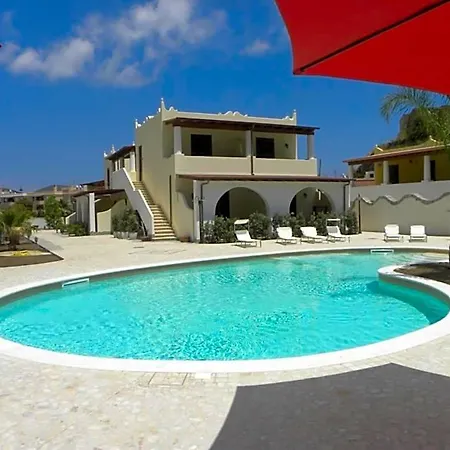 Hotel Borgo Eolie 3*