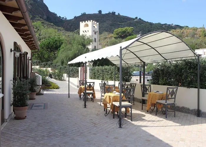 Borgo Eolie فندق 3*