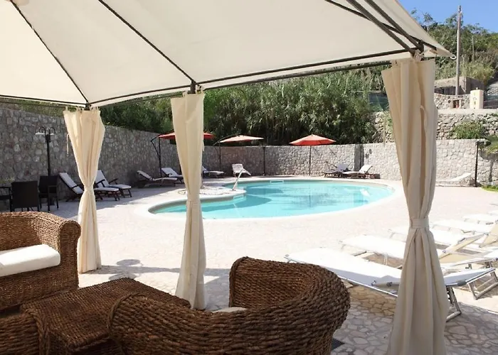 Borgo Eolie Отель Липари